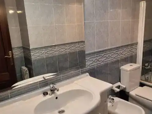 Bathroom of Flat for rent in Vigo   with Air Conditioner, Parquet flooring and Storage room
