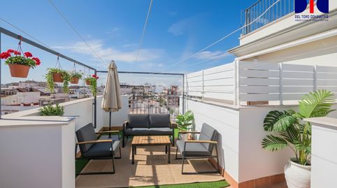 SIN COMISIÓN AL COMPRADOR Para ENTRAR. De ESQUINA, con TERRAZA privativa en azotea y TRASTERO. Tres BALCONES.