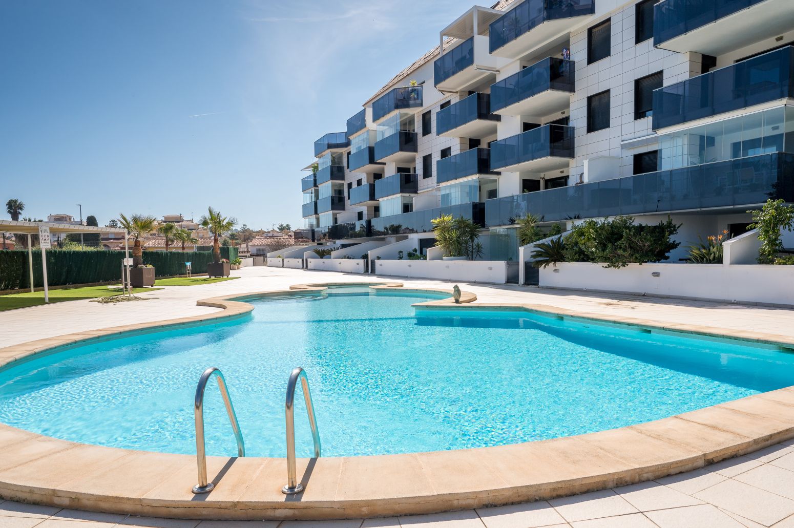 Piscina de Piso en venta en Dénia con Aire acondicionado, Jardín privado y Terraza