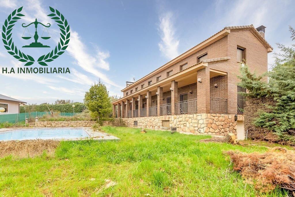 Vista exterior de Casa o xalet en venda en Pedrezuela amb Aire condicionat, Calefacció i Terrassa
