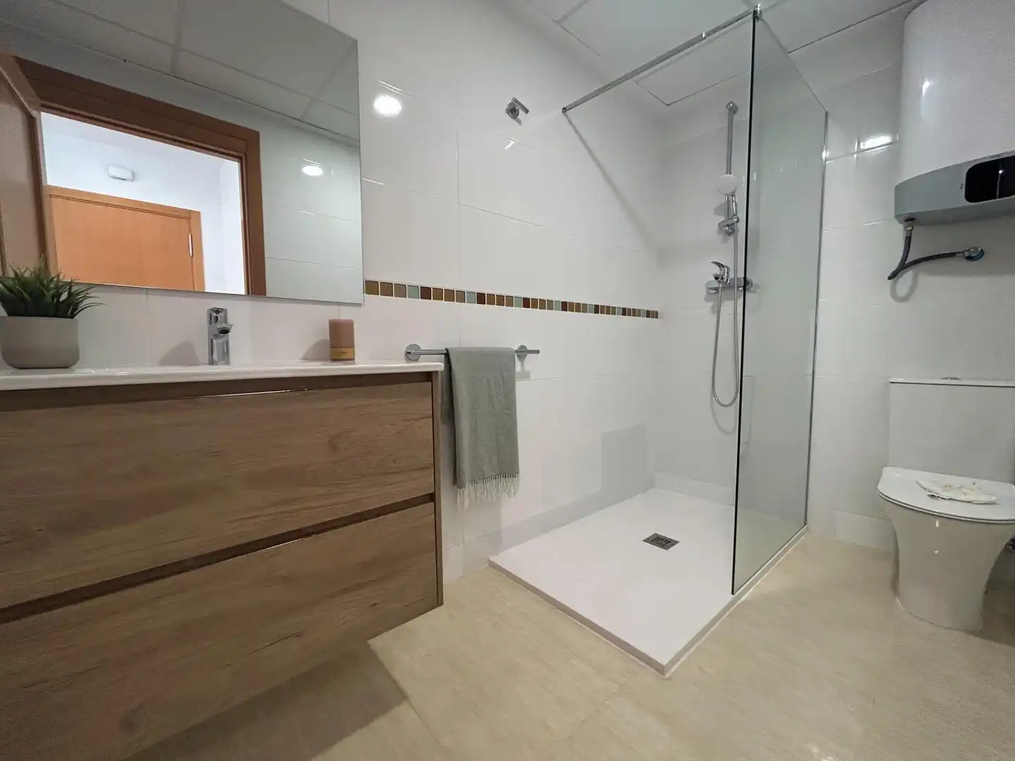 Badezimmer von Wohnungen zur Miete in Burriana / Borriana mit Klimaanlage, Heizung und Möbliert