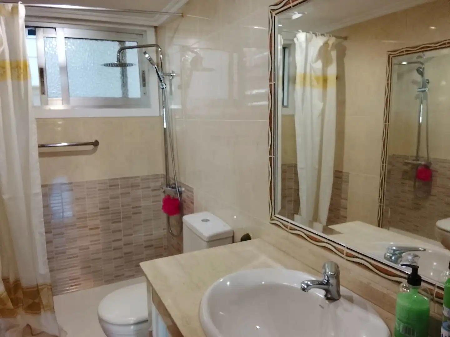 Baño de Piso en venta en Vigo  con Calefacción, Trastero y Amueblado