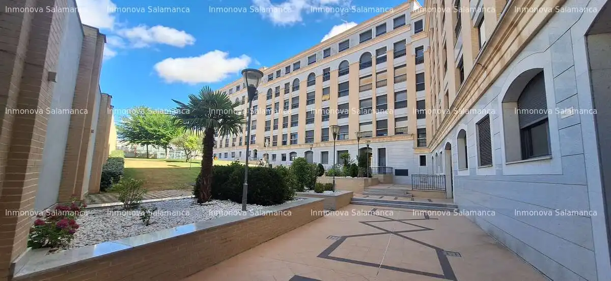 Vista exterior de Pis de lloguer en Salamanca amb Calefacció, Moblat i Piscina comunitària