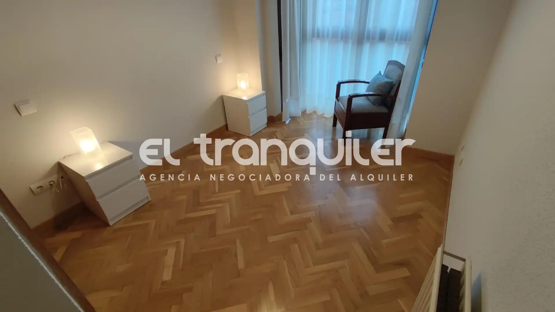 Sala d'estar de Pis de lloguer en Madrid amb Aire condicionat, Parquet i Piscina