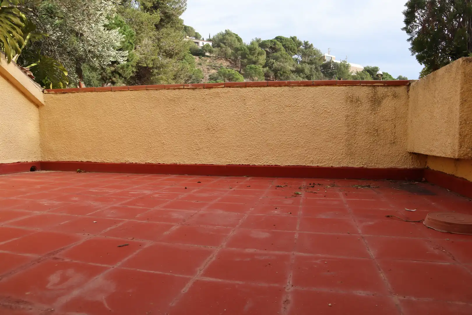 Terrasse von Einfamilien-Reihenhaus zum Verkauf in Tossa de Mar mit Klimaanlage, Privatgarten und Terrasse