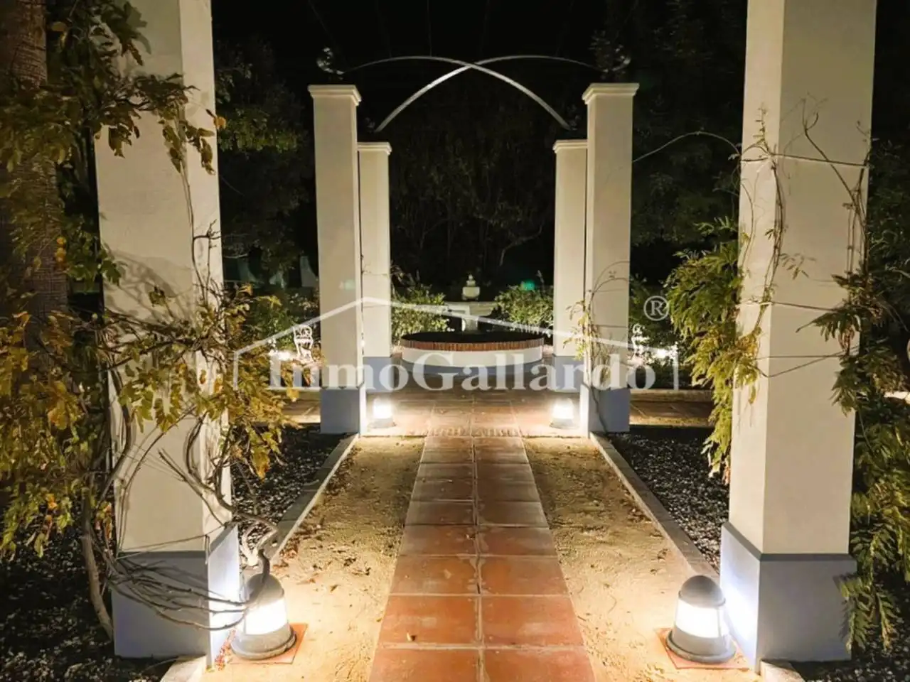 Garden of Buildings for sale in Lucena