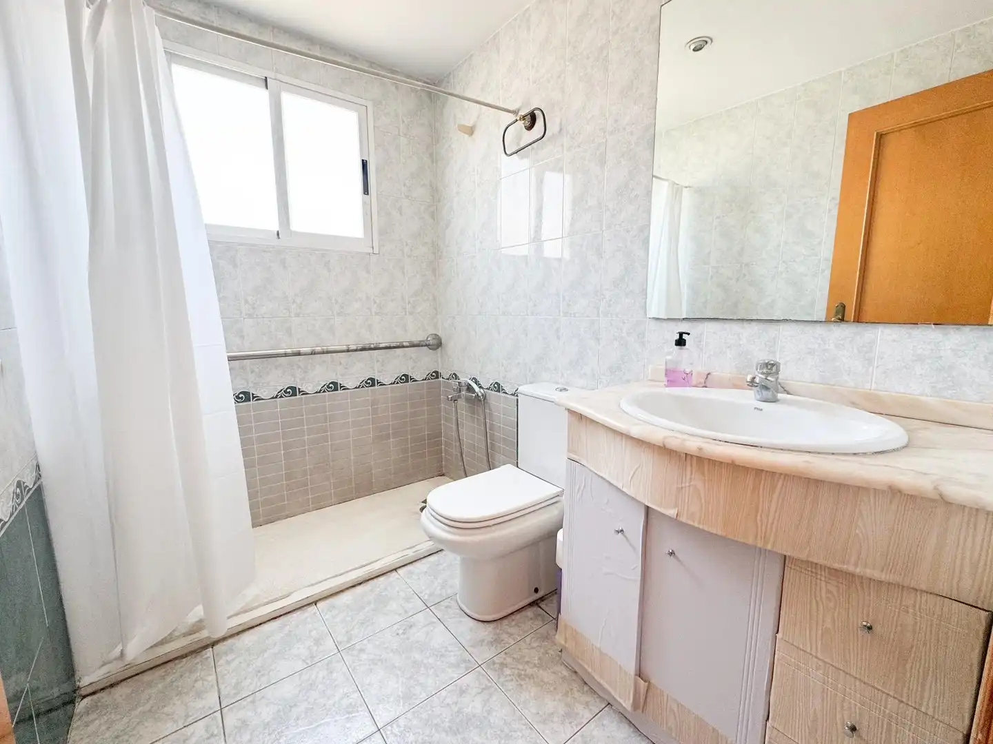 Baño de Piso en venta en Valencia con Aire acondicionado y Balcón