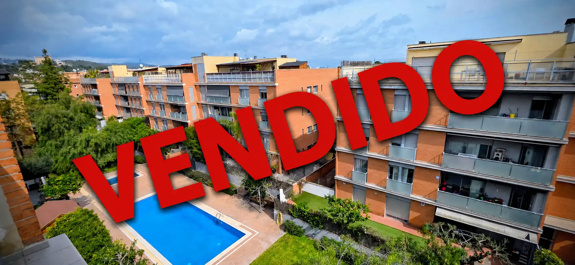 Swimming pool of Duplexes for sale in Castelldefels  with Air Conditioner, Heating and Parquet flooring