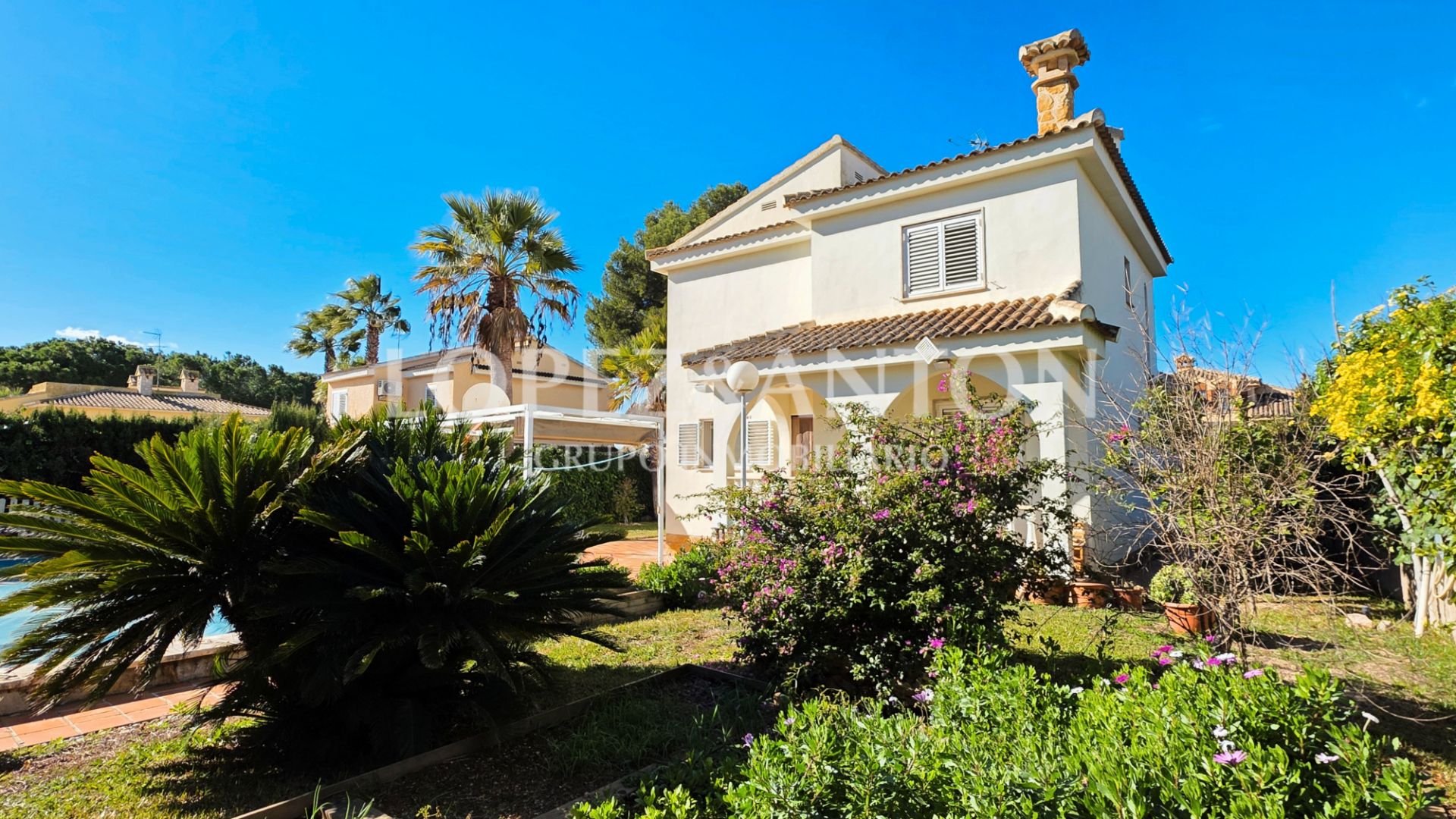 Exterior view of House or chalet for sale in L'Eliana  with Air Conditioner, Heating and Private garden