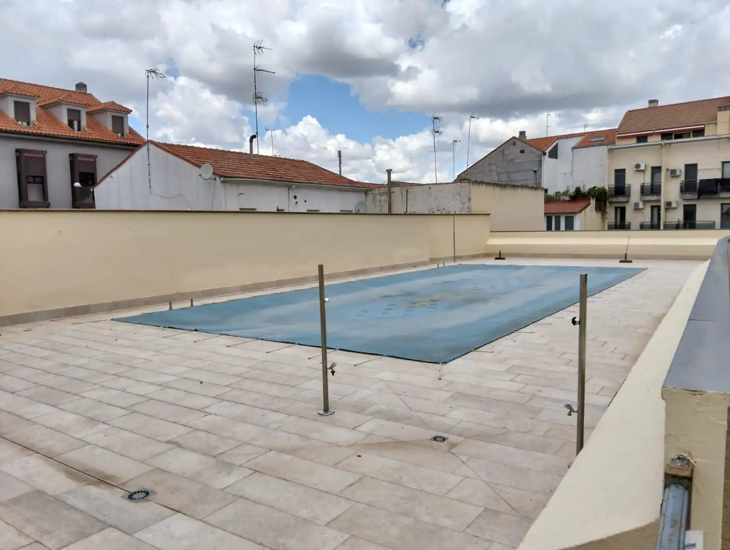 Piscina de Piso en venta en Aranjuez con Aire acondicionado, Calefacción y Jardín privado