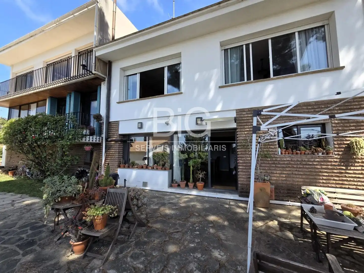 Vista exterior de Casa o xalet en venda en Mataró amb Calefacció, Jardí privat i Terrassa