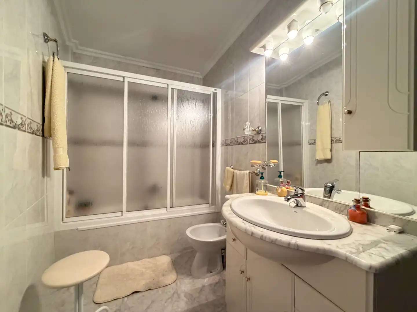 Baño de Piso en venta en Plasencia con Aire acondicionado, Amueblado y Horno