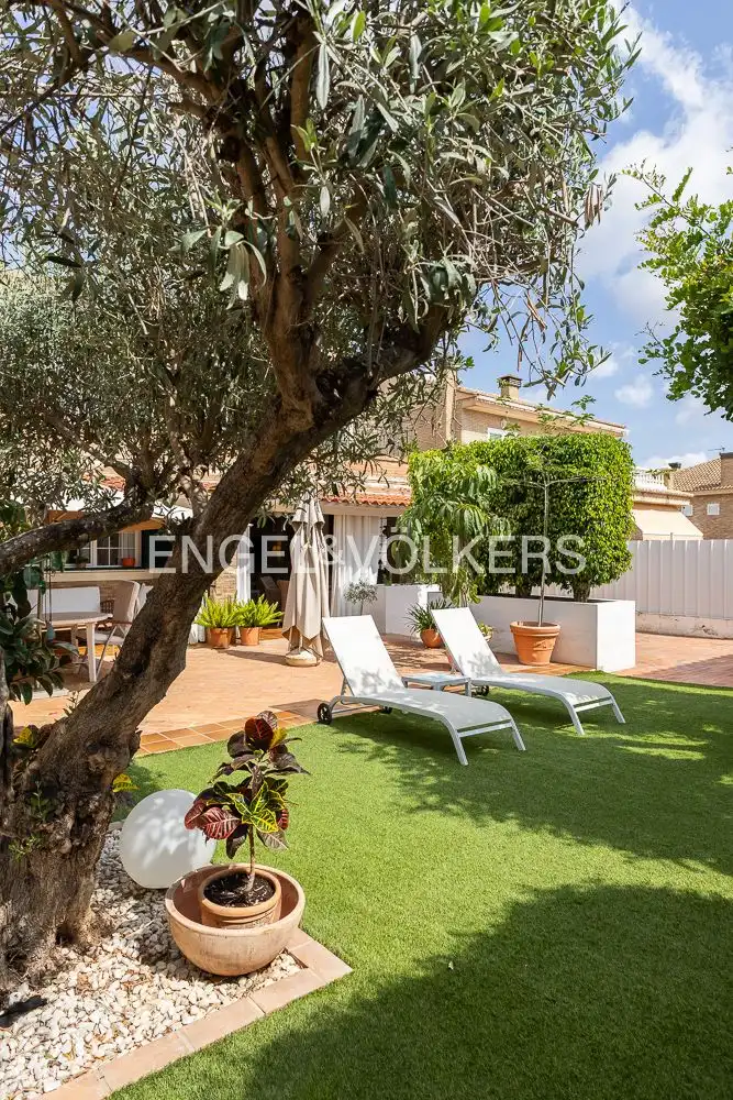 Terrassa de Casa o xalet en venda en Torrent amb Aire condicionat, Calefacció i Jardí privat
