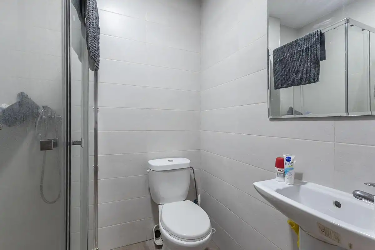 Bathroom of Flat for sale in Granada  with Heating and Terrace