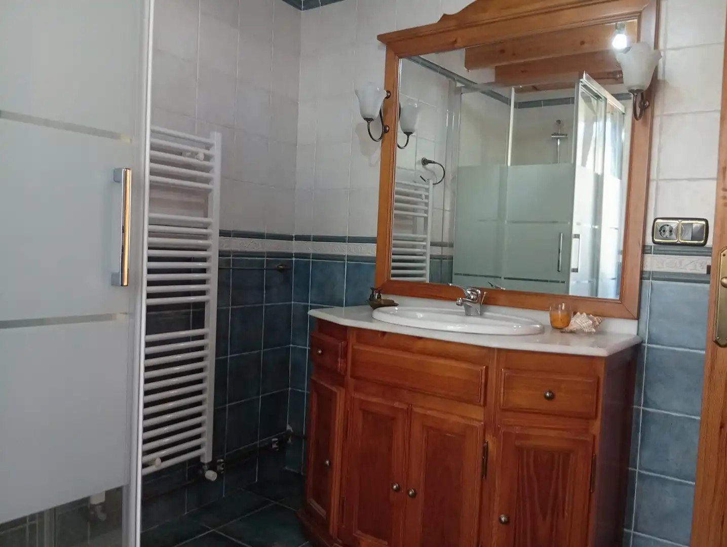 Bany de Casa o xalet en venda en Cabanas amb Calefacció, Jardí privat i Traster