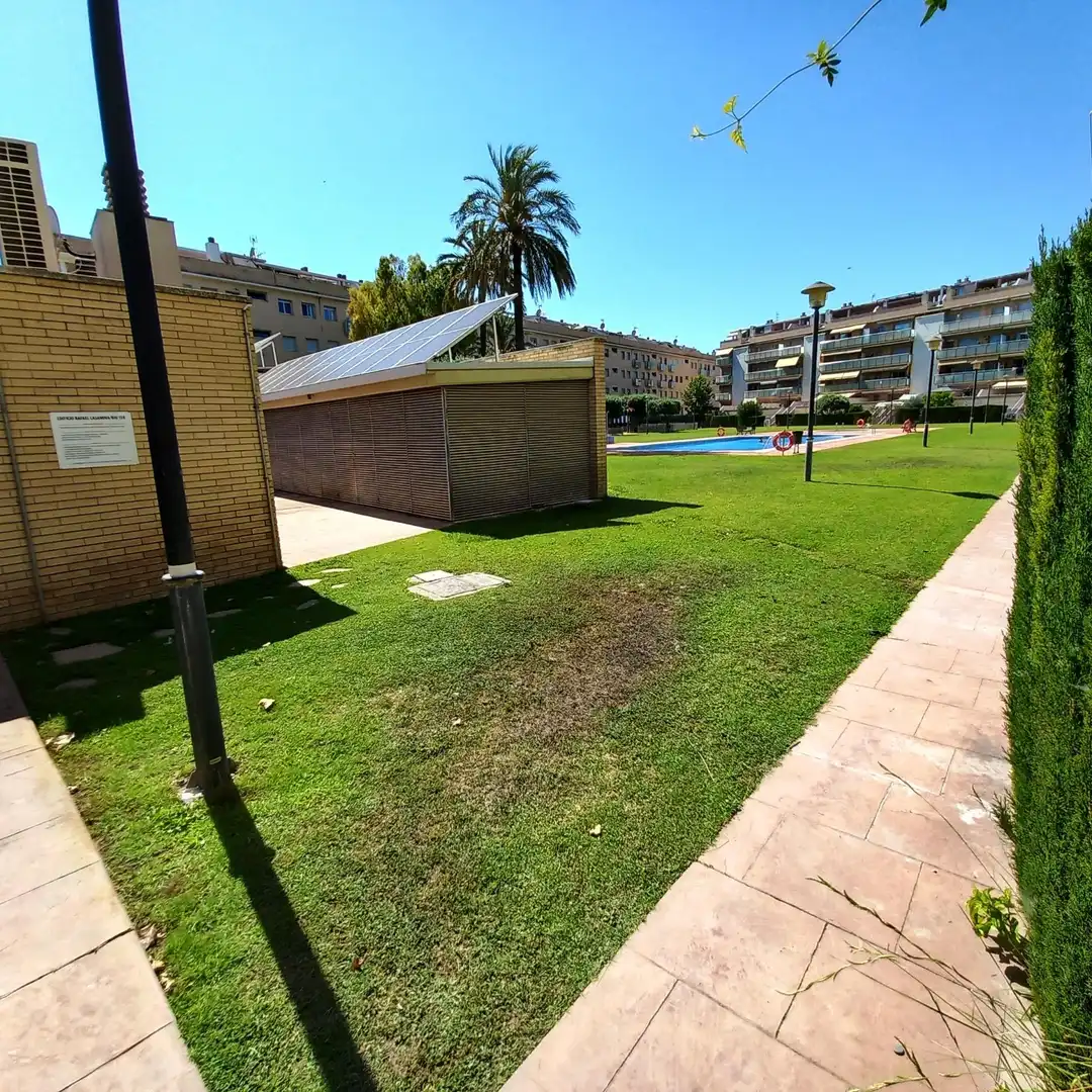 Jardí de Planta baixa en venda en Cubelles amb Calefacció, Terrassa i Piscina comunitària