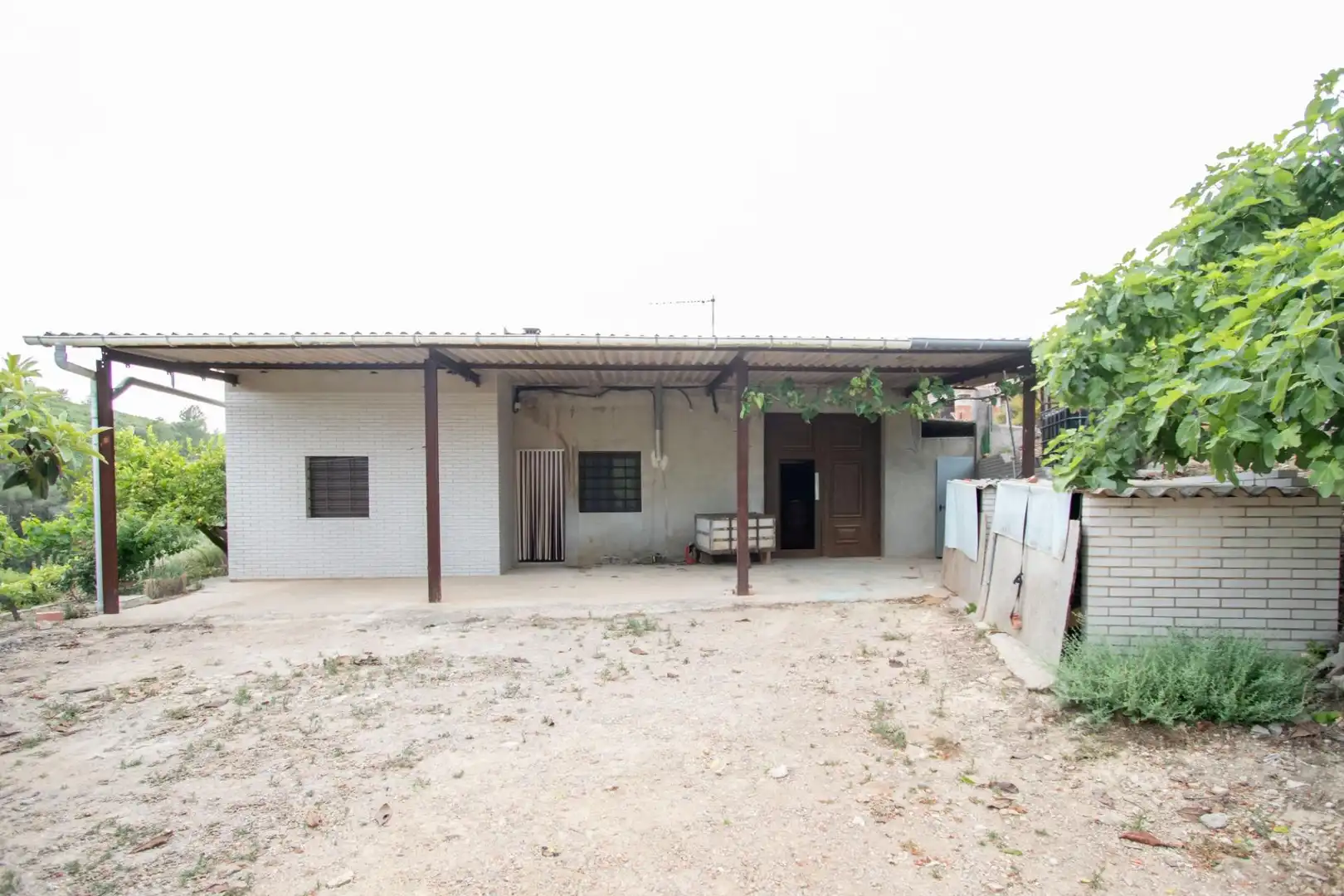 Vista exterior de Finca rústica en venda en Benlloc amb Jardí privat, Terrassa i Traster