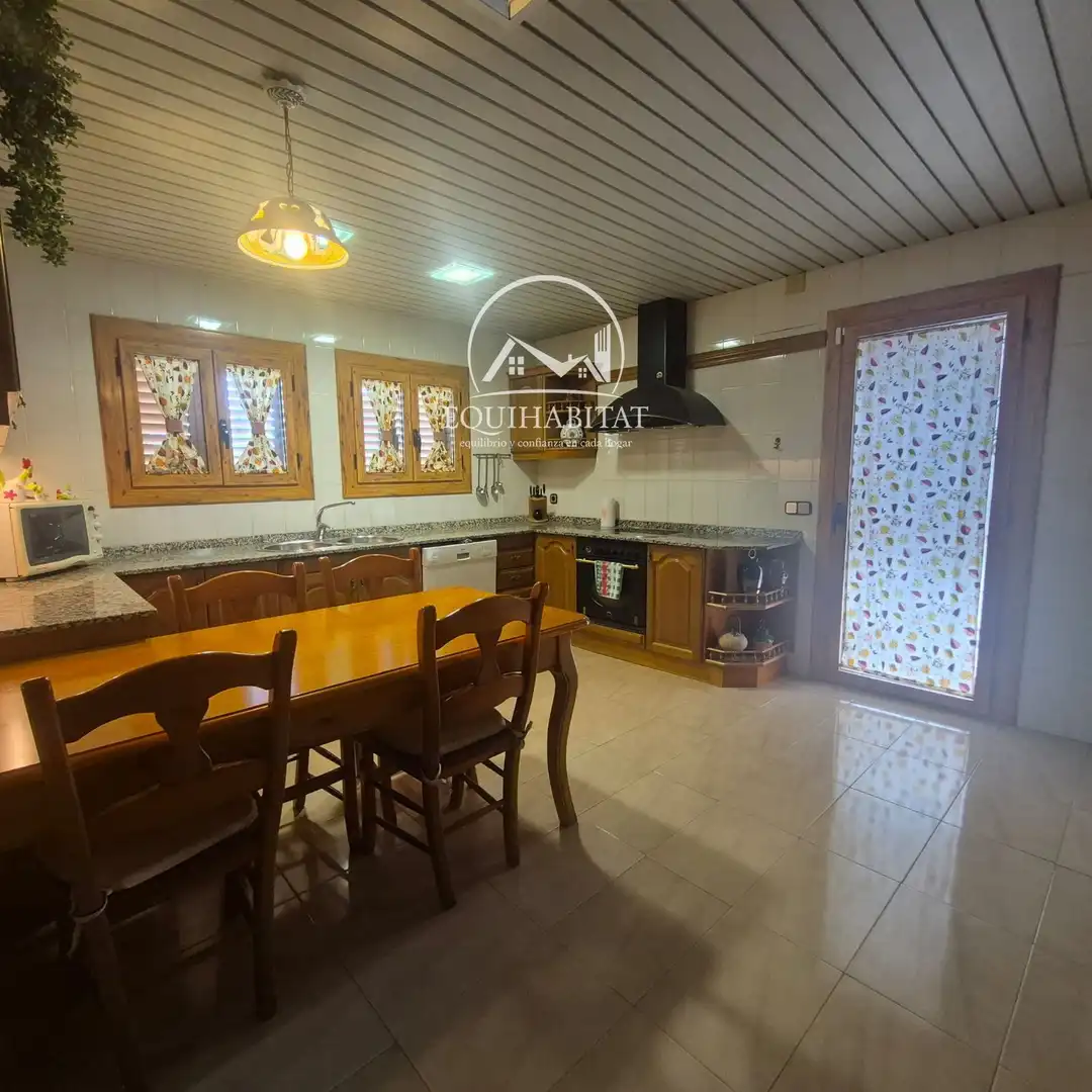 Cocina de Casa o chalet en venta en Alguaire con Aire acondicionado, Jardín privado y Trastero