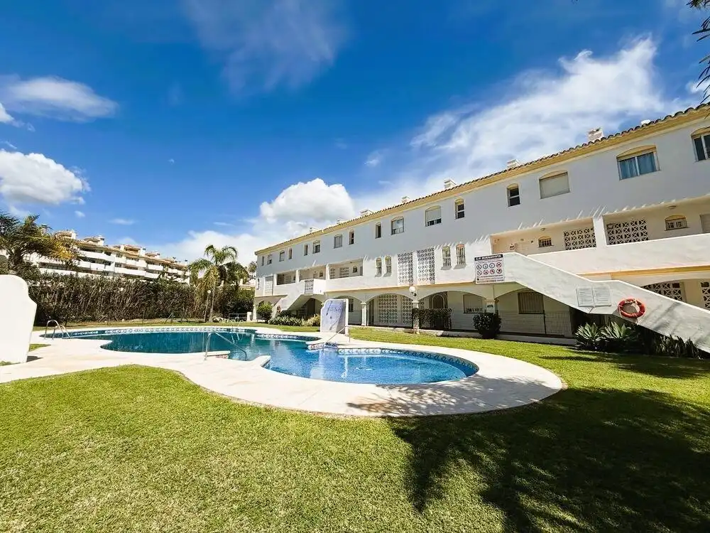 Vista exterior de Dúplex en venta en Mijas con Aire acondicionado, Calefacción y Terraza