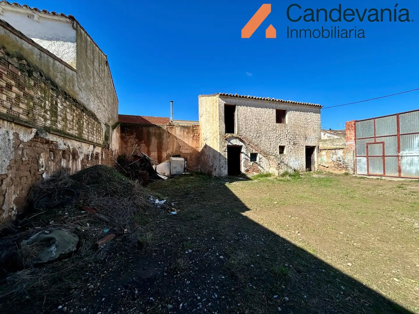 Casa o xalet en venda en Zuera amb Jardí privat