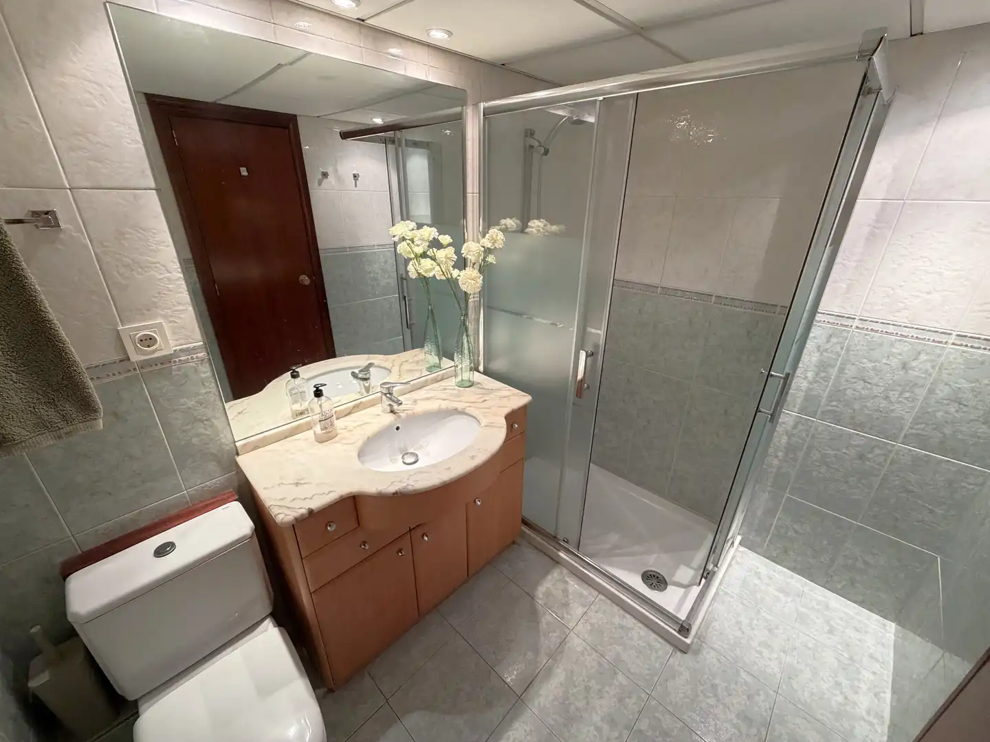 Baño de Piso de alquiler en Alicante / Alacant con Aire acondicionado, Terraza y Amueblado