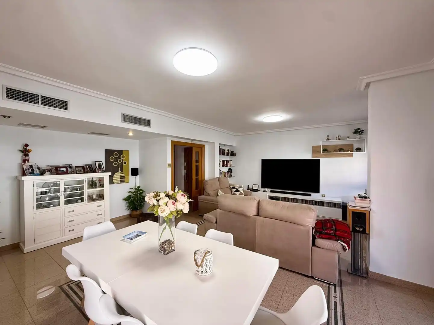 Sala de estar de Casa adosada en venta en Almería con Aire acondicionado, Jardín privado y Terraza