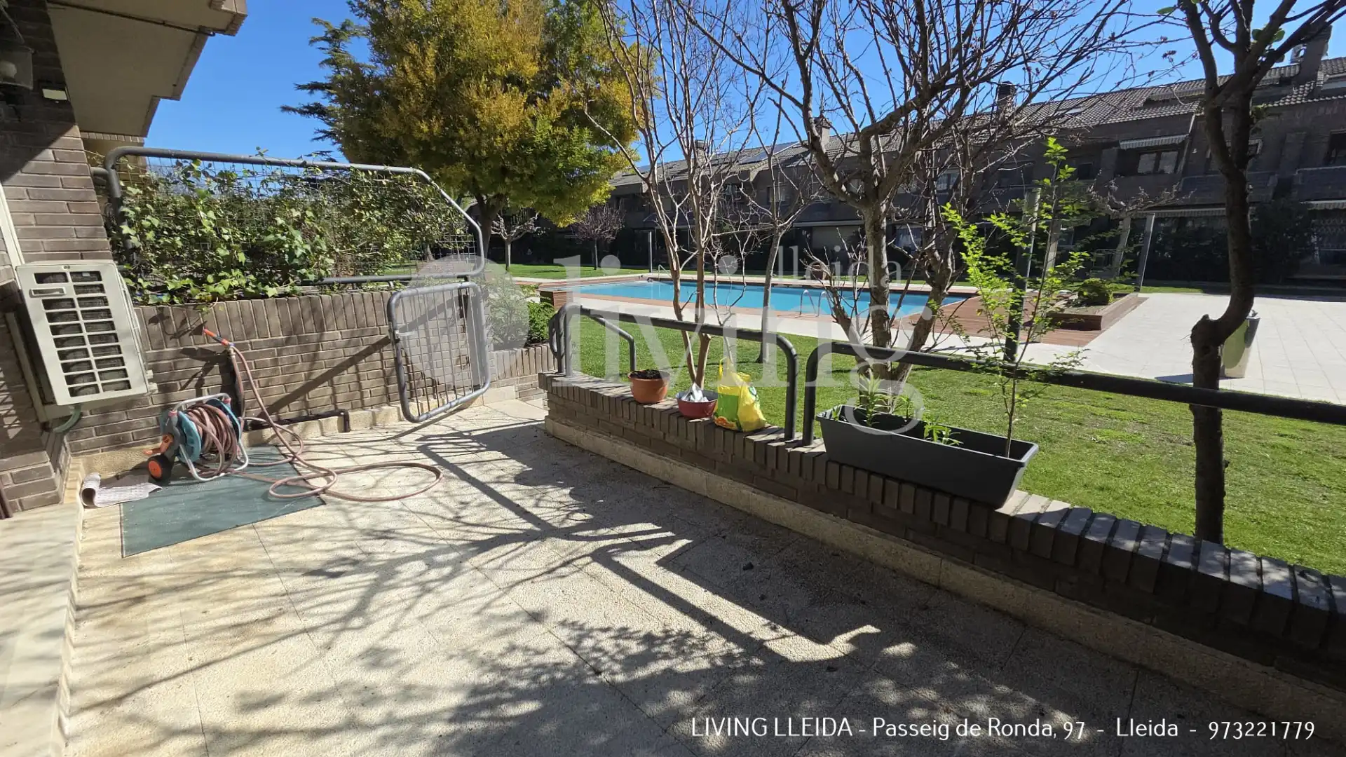 Schwimmbecken von Einfamilien-Reihenhaus zur Miete in Lleida mit Klimaanlage, Heizung und Privatgarten