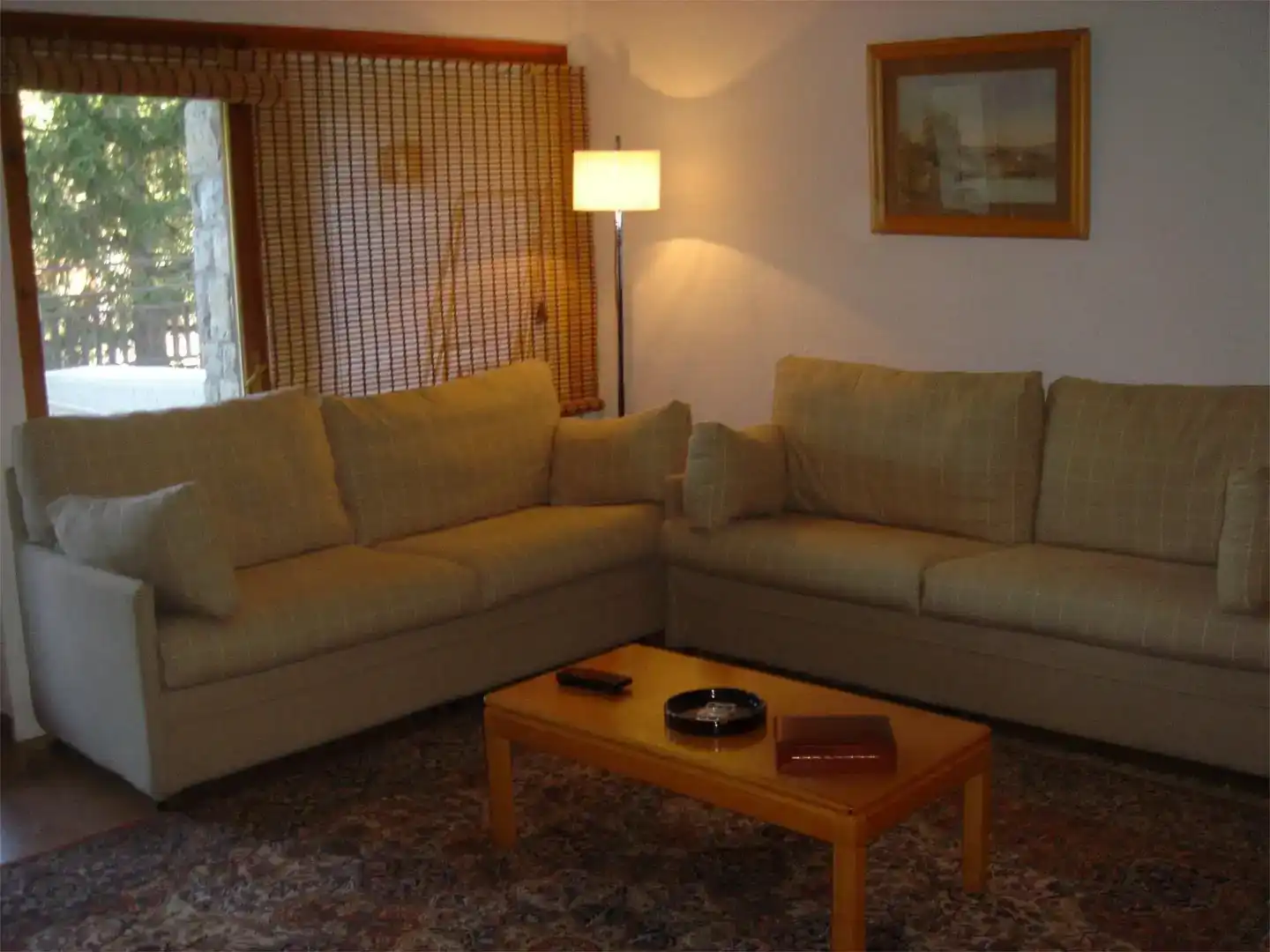 Sala d'estar de Pis de lloguer en Benasque amb Parquet i Moblat