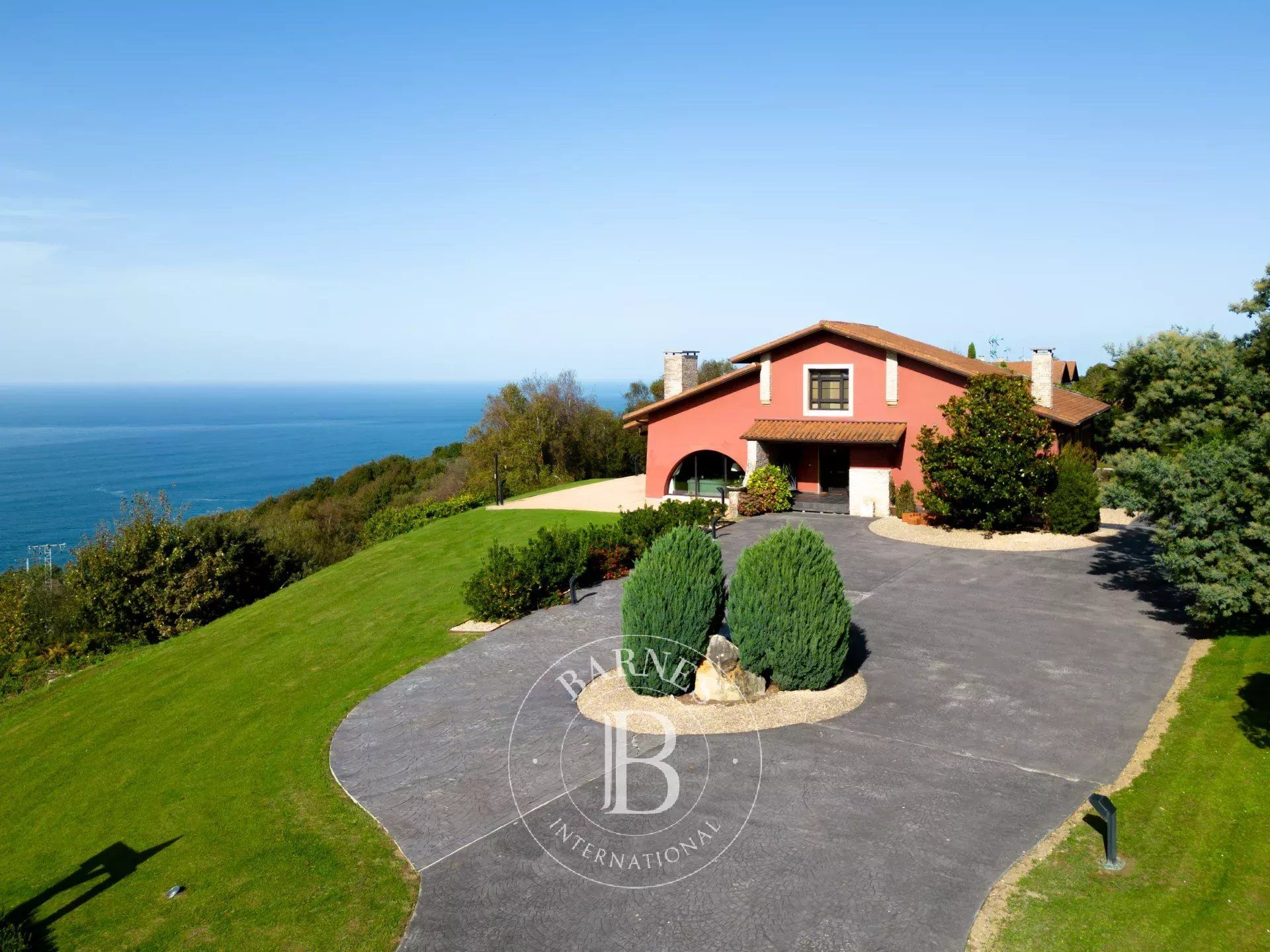 Vista exterior de Casa o xalet en venda en Donostia - San Sebastián  amb Calefacció, Traster i Piscina