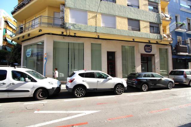 Local comercial en Alquiler en Ensanche - Diputación