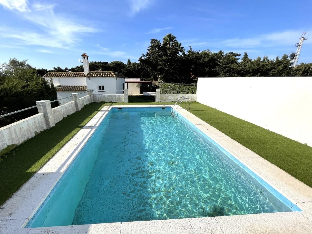 Piscina de Casa o xalet en venda en Tarifa amb Jardí privat, Terrassa i Traster