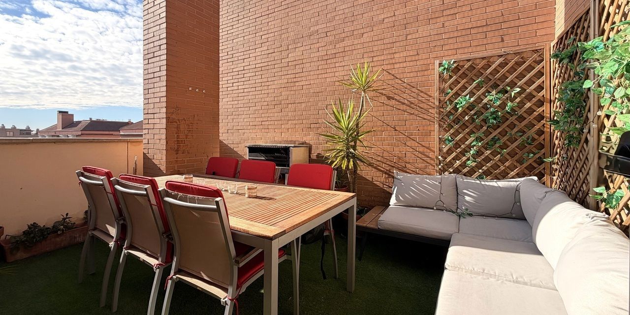 Terrasse von Maisonette zum Verkauf in  Madrid Capital mit Klimaanlage, Heizung und Privatgarten