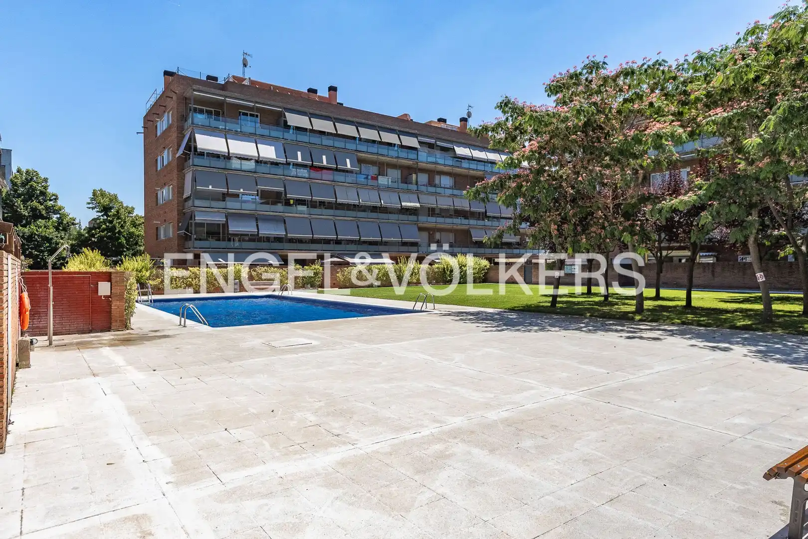 Exterior view of Attic for sale in Sant Cugat del Vallès  with Heating, Parquet flooring and Swimming Pool