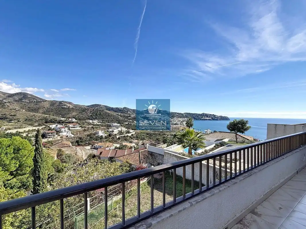 Detached house with garden for sale in Las Palomas