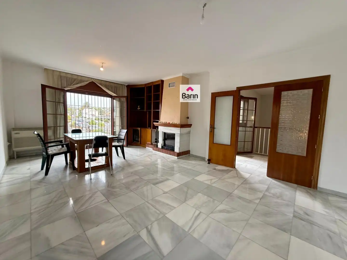 Sala d'estar de Casa o xalet en venda en Córdoba amb Jardí privat, Terrassa i Traster