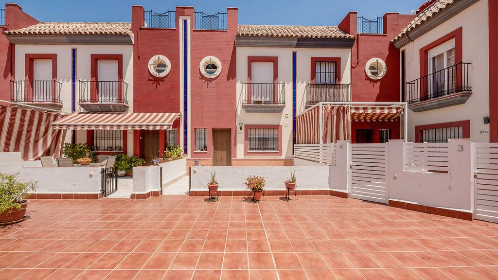 Exterior view of Single-family semi-detached for sale in Dos Hermanas