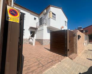 Vista exterior de Casa o xalet en venda en Benacazón amb Terrassa, Piscina i Balcó