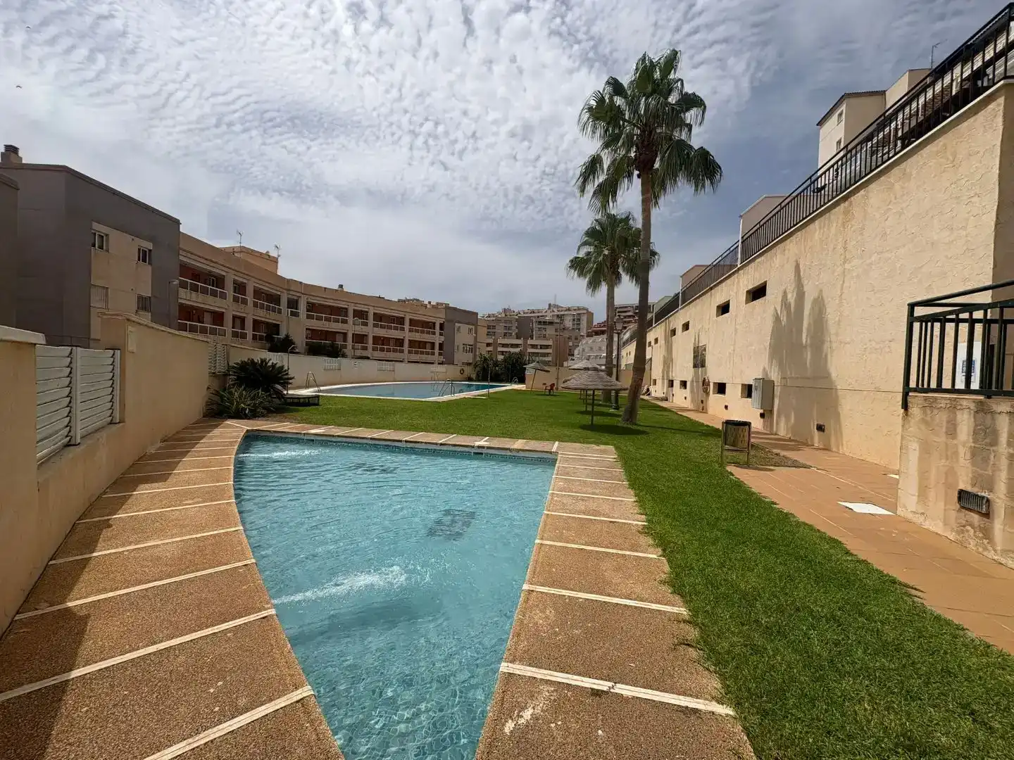 Piscina de Pis en venda en Roquetas de Mar amb Piscina