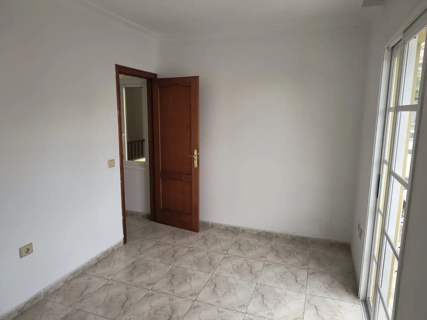 Schlafzimmer von Einfamilien-Reihenhaus zum Verkauf in Puerto de la Cruz mit Abstellraum, Ofen und Balkon