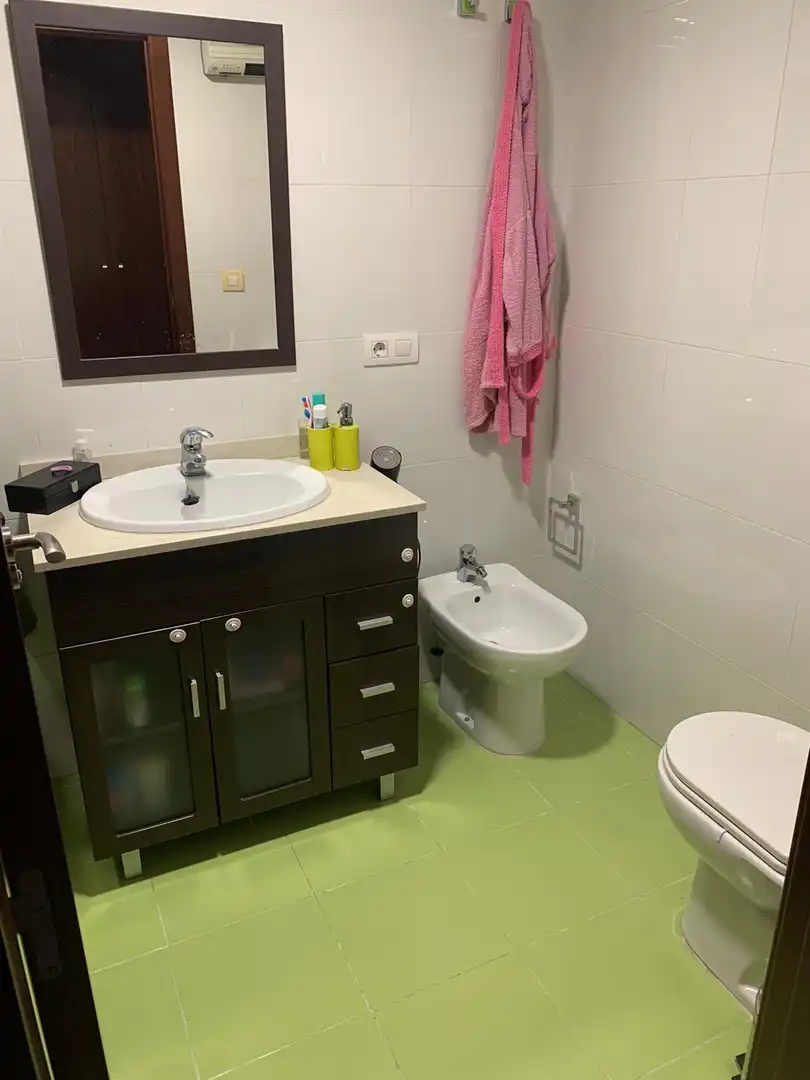 Baño de Piso de alquiler en Oliva con Aire acondicionado y Amueblado