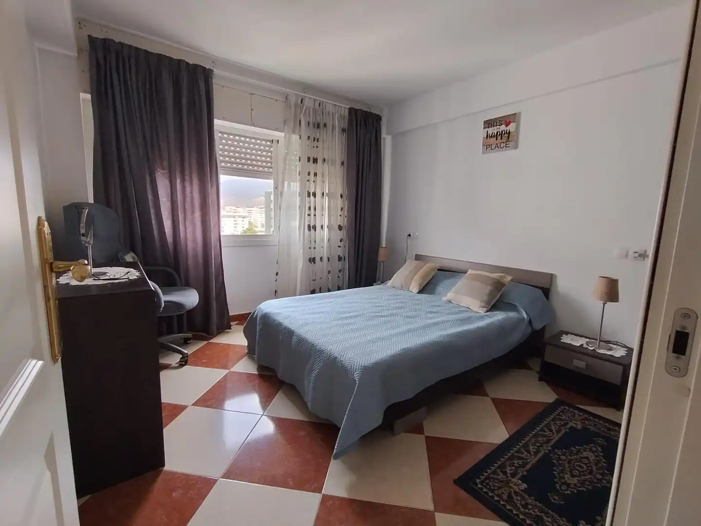 Habitación de Apartamento de alquiler en Fuengirola con Jardín privado, Terraza y Amueblado