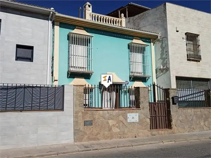 Vista exterior de Casa adosada en venta en Casariche con Terraza, Trastero y Alarma