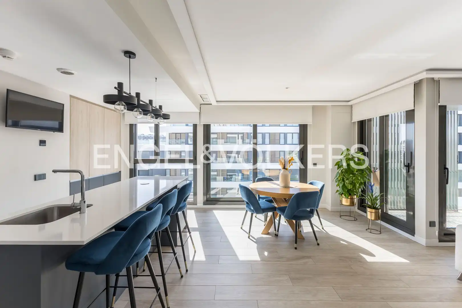 Dining room of Flat for rent in  Madrid Capital  with Air Conditioner, Heating and Parquet flooring