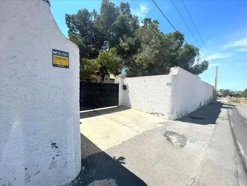 Villa con giardino in vendita a SALADAS 2135, imagen 3