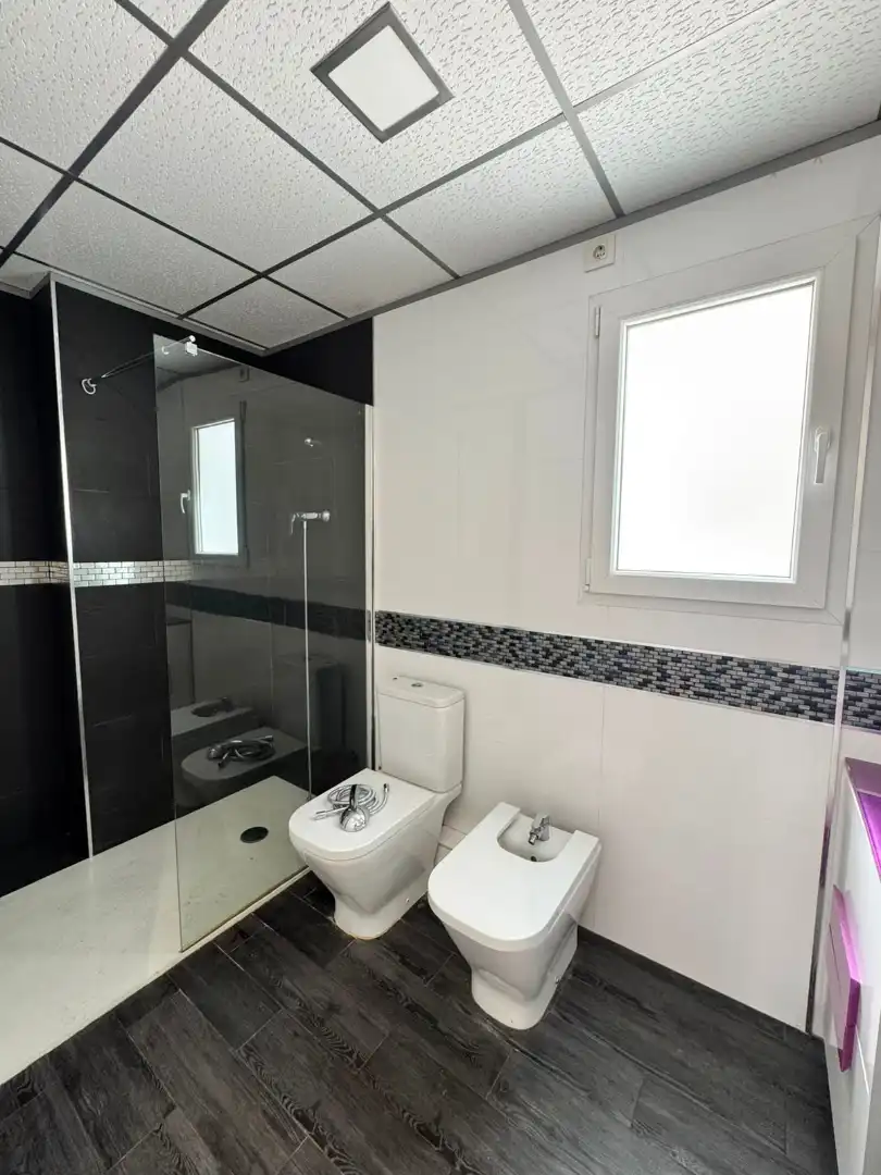Baño de Ático de alquiler en Valencia con Aire acondicionado, Terraza y Amueblado