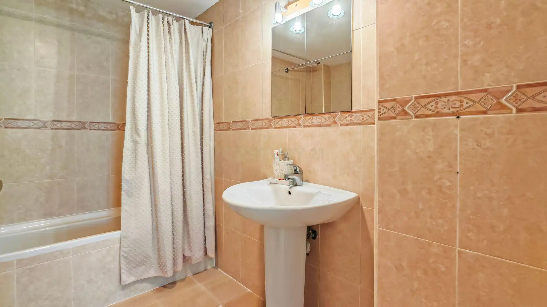 Baño de Apartamento en venta en Benissa con Aire acondicionado, Horno y Lavadora