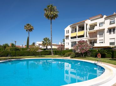 Piso con piscina en venta en Avenida Pablo Ruiz Picasso 11