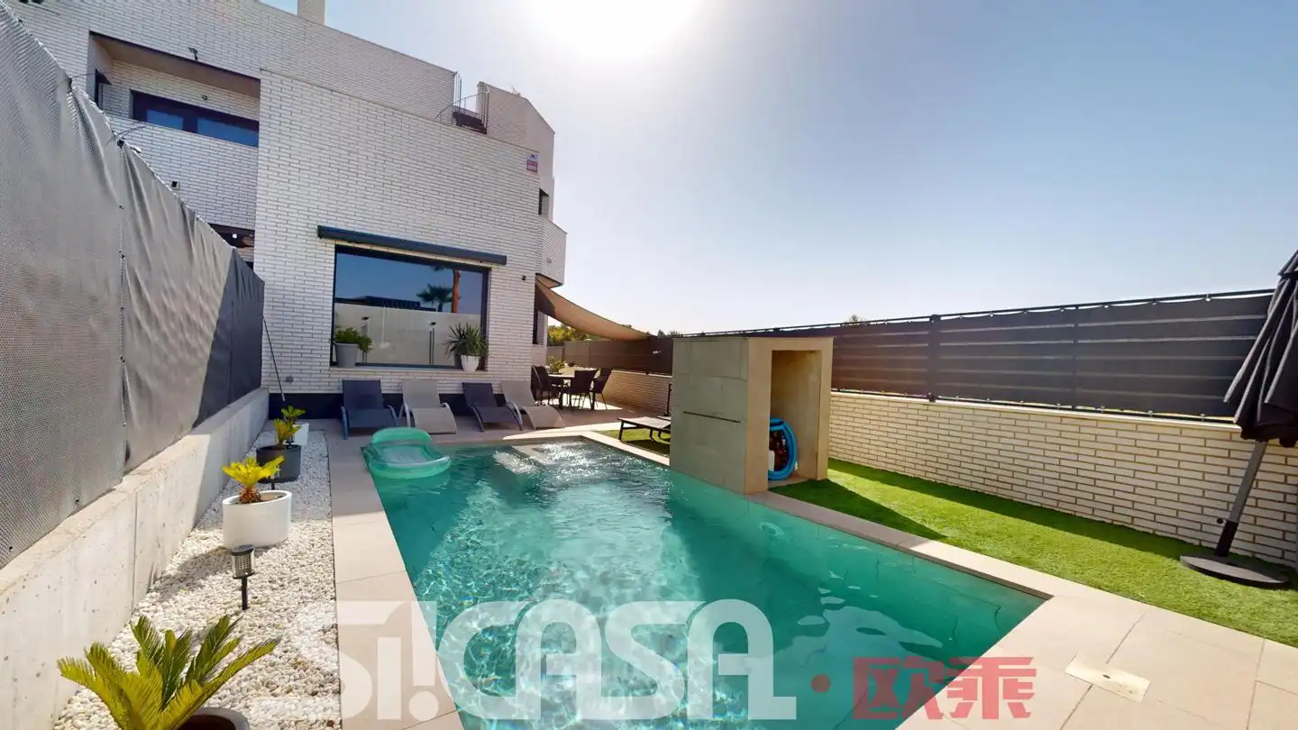 Piscina de Casa adosada en venda en Torrejón de la Calzada amb Jardí privat, Terrassa i Piscina