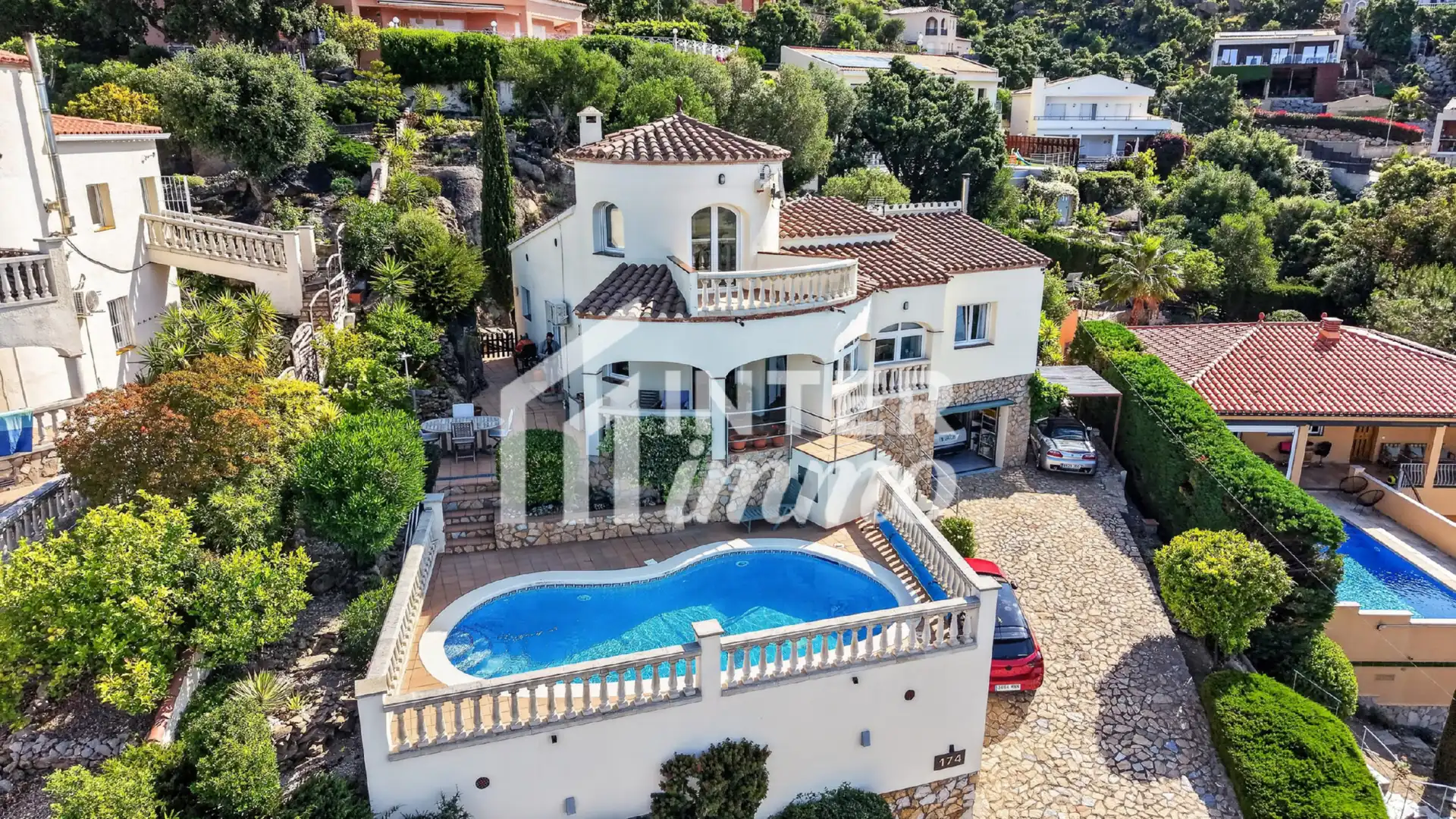 Casa amb piscina en venda a Calle Belgica 174
