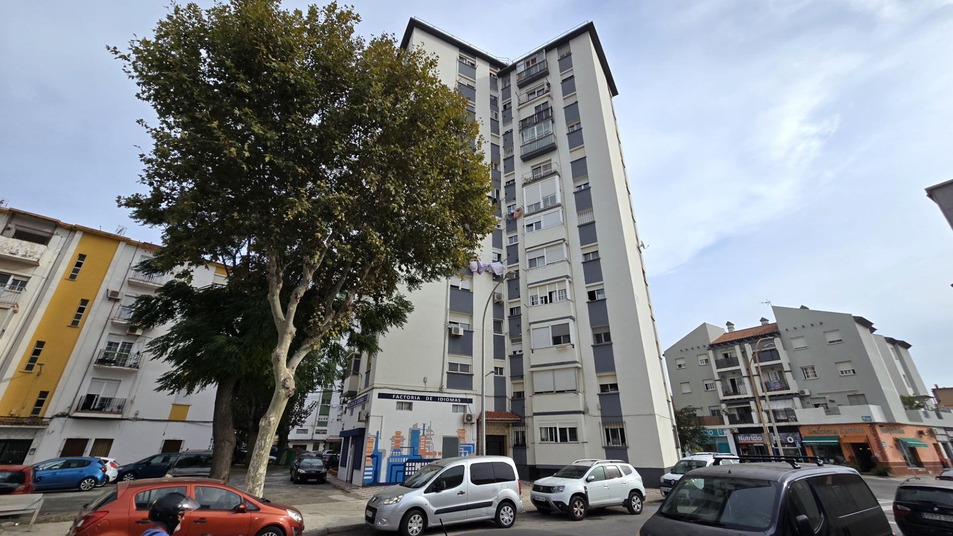 Exterior view of Flat for sale in La Línea de la Concepción  with Balcony